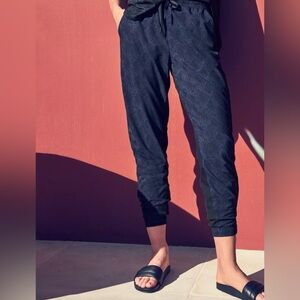 Athleta Printed Brooklyn Jogger in Dress Blue Python Featherweight Stretch